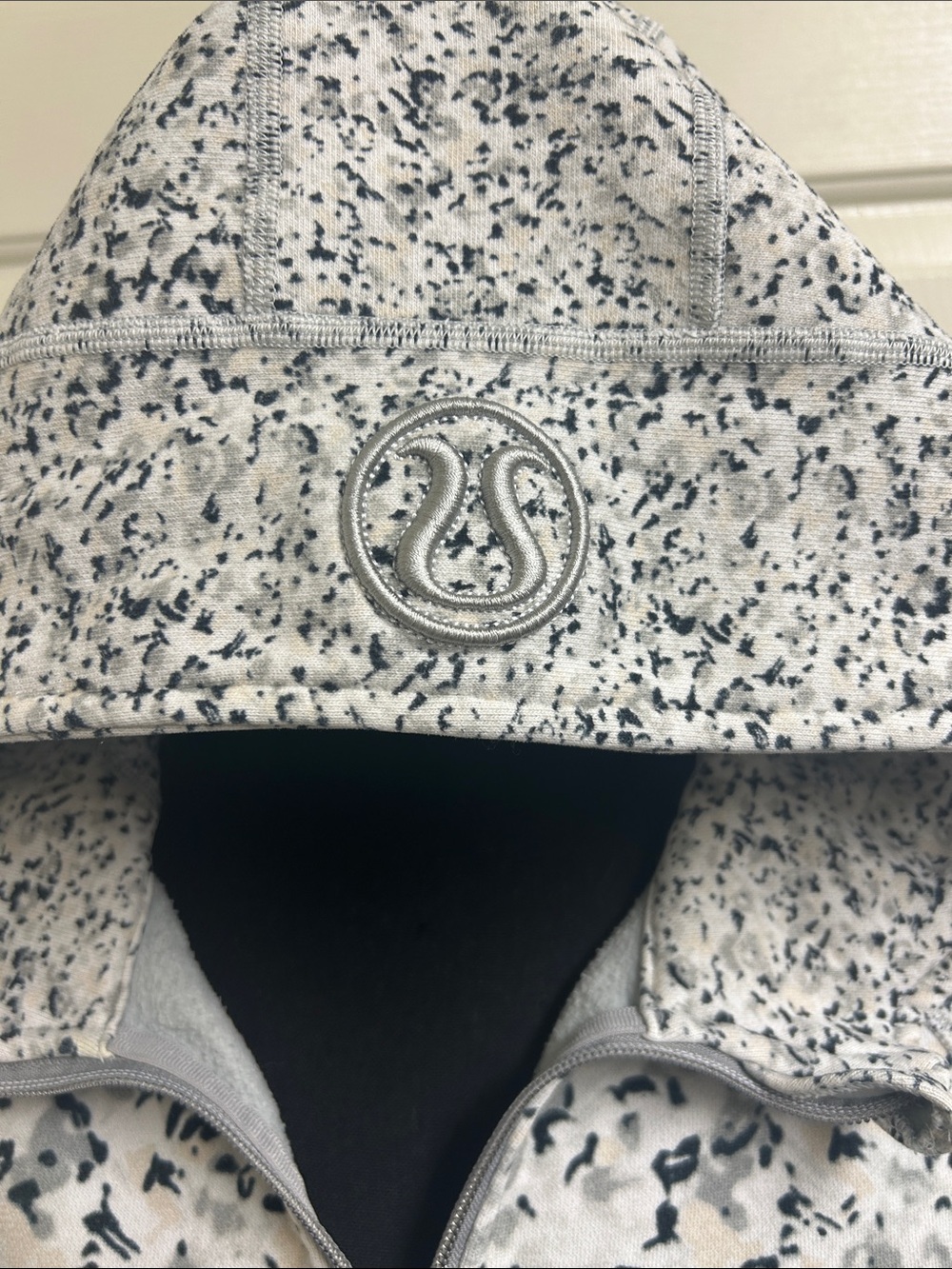 Lululemon Scuba Hoodie II in Not So Petite Fleur Silver Spoon / Heathered, Med - Picture 2 of 10